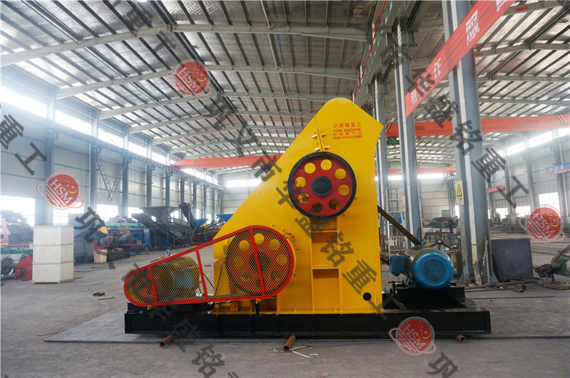 雙級(jí)無(wú)篩底粉碎機(jī)